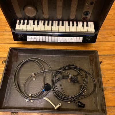 Jennings Univox 50’s synth. image 6