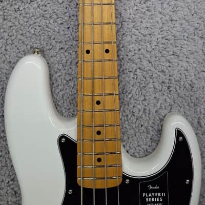 Mint Fender Player II Jazz Bass guitar, Maple Fingerboard, Polar White - MIM image 6