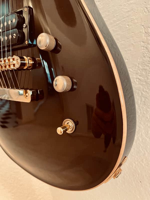 Fernandes APG-100 Double Cut Set Neck Mahogany w/Carved Maple Cap