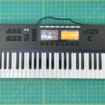 Native Instruments Komplete Kontrol S61 Mk2 2010s - Black image 2