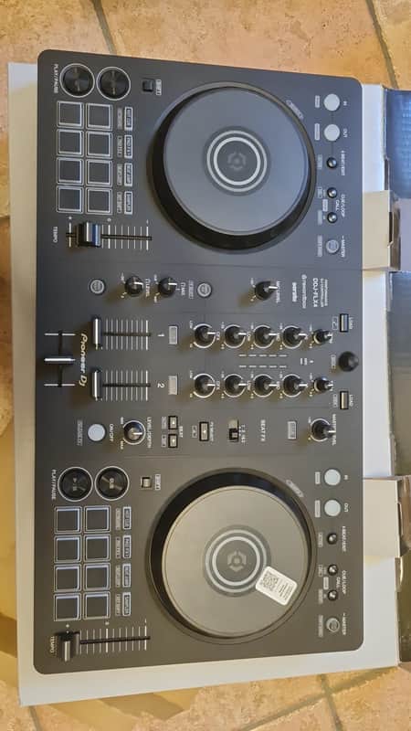 Pioneer DDJ-FLX4 2022 - Schwarz image 1