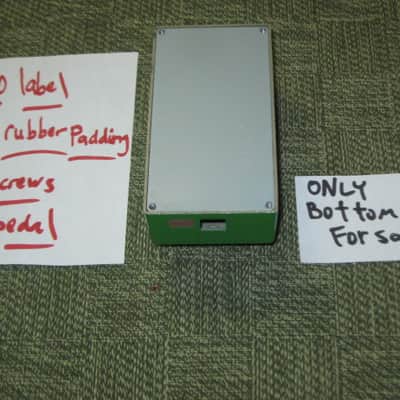 lite use Boss Bottom Plate for compact (regular) size) pedal (NO label, NO rubber padding, NO cut out for power jack, NO screws) metal, gray finish on both sides, from 2011, from Taiwan made Boss pedal - but can fit Japan made pedal (NO other items) image 14