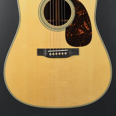 Martin D-28 - Natural Gloss image 2