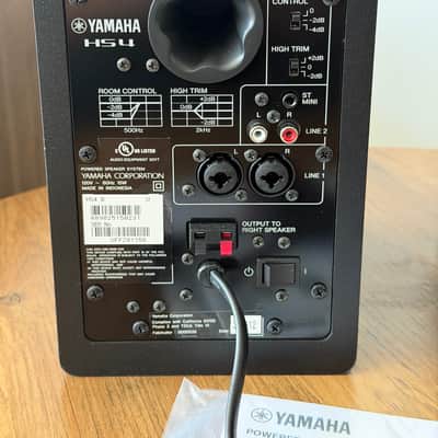 Yamaha HS4 4.5” Powered Studio Monitors Pair – Black – Excellent Condition + Box image 4