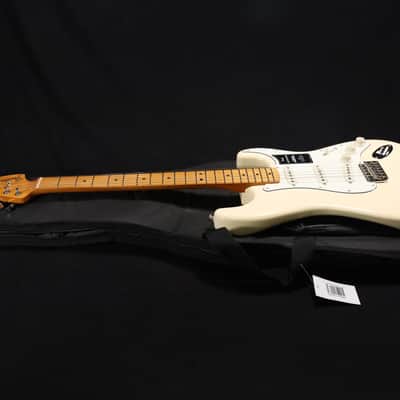 Fender Vintera III Late 60s Stratocaster Maple Fingerboard Olympic White 993 image 13