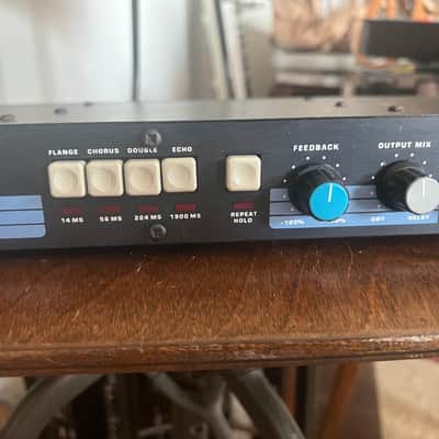 Digitech RDS 1900 digital delay, flange, chorus, echo unit with rack mount bolts and washers. image 3