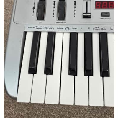 M-Audio Oxygen 8 - MIDI Controller - Good image 4