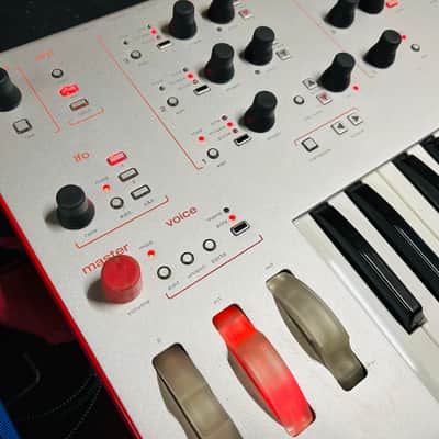 Alesis Ion 49-Key Analog Modeling Synthesizer 2000s - Silver