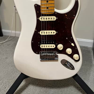 Fender American Ultra Stratocaster HSS with Maple Fretboard 2019 - 2025 - Arctic Pearl image 2