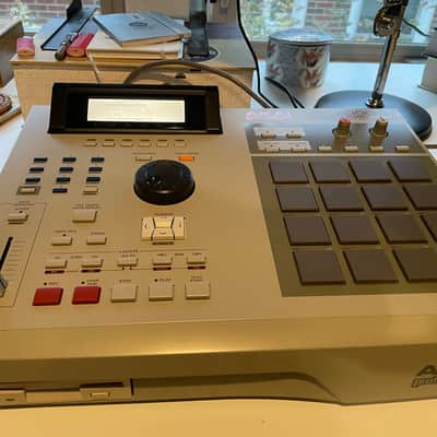 Original Akai MPC2000XL MIDI Production Center (Stock) image 2