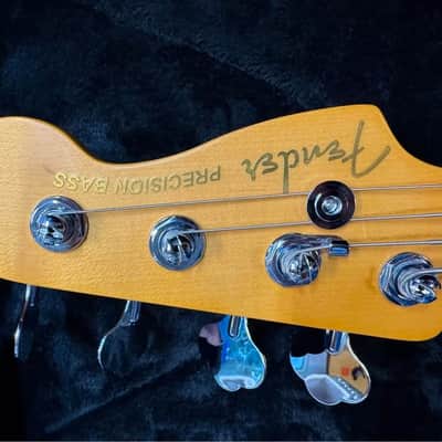 Fender American Ultra II Precision Bass with Maple Fretboard 2024 - Present - Ultraburst image 6