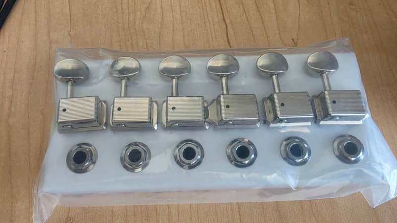 Fender Pure Vintage Logo Guitar Tuning Heads - Chrome image 1