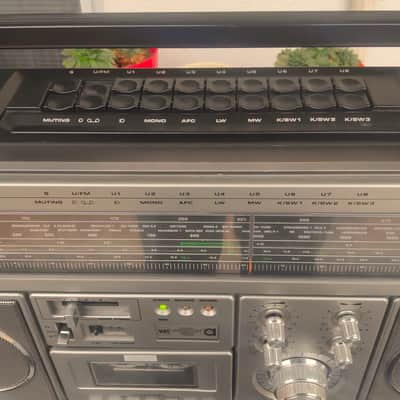 Rare vintage 1980's Grundig RR1140 SL in silver Boombox - Ghetto Blaster image 2