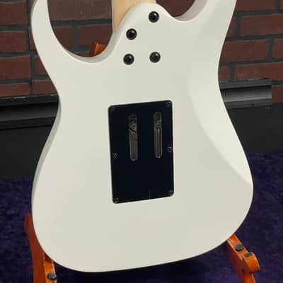 Ibanez RG450DXBWH Electric Guitar White image 6
