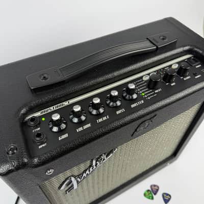Fender Mustang I V.2 2015 - Black with silver/gray cloth image 5