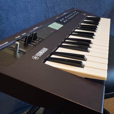 Yamaha Reface DX — 4-Op FM Synth, Portable w/ Speakers, Original Box