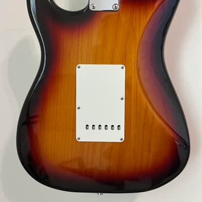 Fender 2026 MIJ Heritage '60s Stratocaster 2020 - 2021 - 3-Color Sunburst image 4