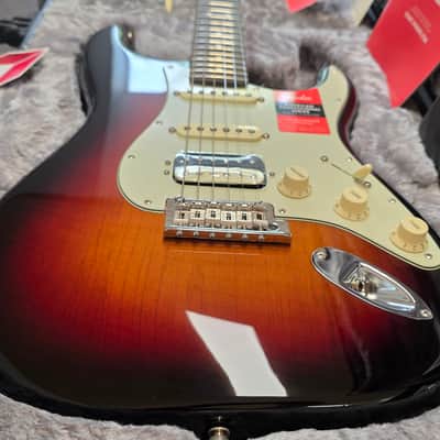 Fender American Professional Stratocaster 2018 BRAND NEW Time Capsule CASE QUEEN Ultra Luxe 2-Tone Sunburst USA Strat 60s vintage 4-bolt neck Investor Guitar image 4