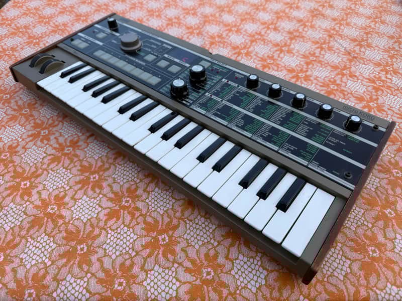 Korg MicroKORG 37-Key Synthesizer/Vocoder 2002 - 2019 - Silver