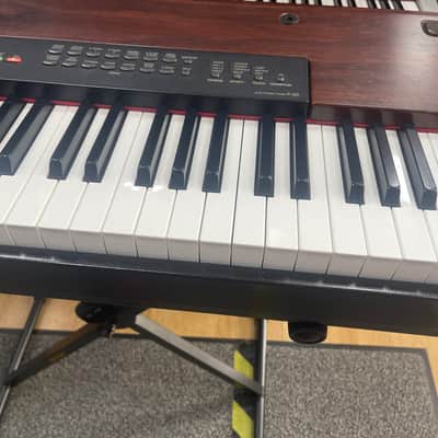 USED Yamaha P120 digital piano - weighted keys, touch responsive image 7