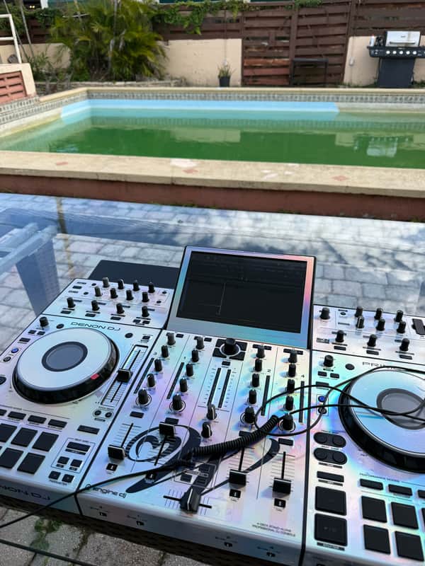Denon Prime 4 Standalone DJ System 2019 - Black image 1