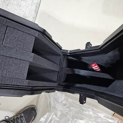 Gator GTR-MINIVAULT-B2 Mini Vault for 2 Electric Bass Guitars image 7