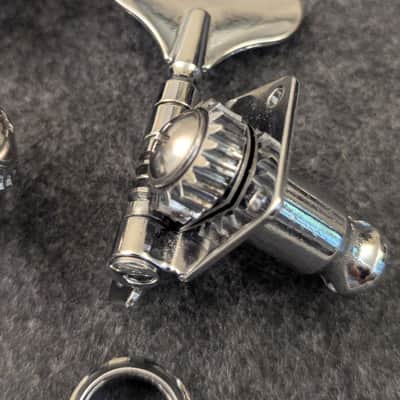 Squier Jazz Bass Tuners 2008 - Nickel/Silver image 6