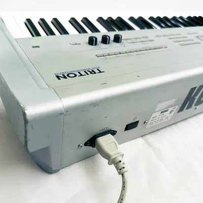 KORG Triton Classic 61 Synthesizer Workstation Made in JAPAN. Good Condition. Works Great !... image 19