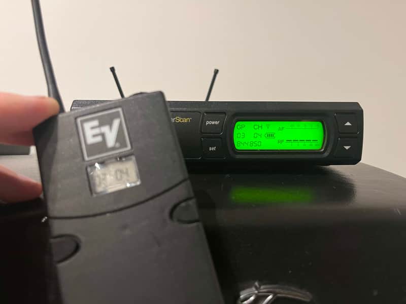Electro-Voice RE-2 - Wireless Guitar/ Bass system image 1