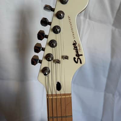 Fender "Squier Series" Standard Stratocaster with Maple Fretboard 1992 - 1996 - Arctic White image 9