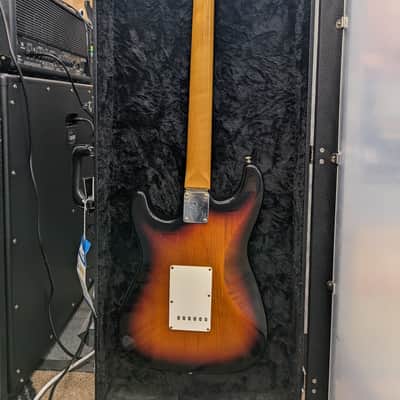 Fender Jimi Hendrix Voodoo Stratocaster with Rosewood Fretboard 1998 - 2000 - 3-Color Sunburst image 4