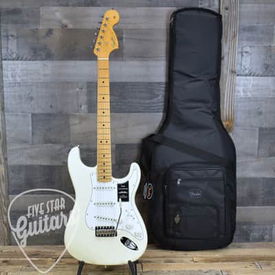 Mint Fender Vintera III Late 60s Stratocaster - Olympic White with Gigbag image 14