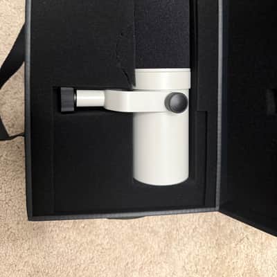 Universal Audio Standard SD-1 Cardioid Dynamic Microphone 2022 - Present - White image 1