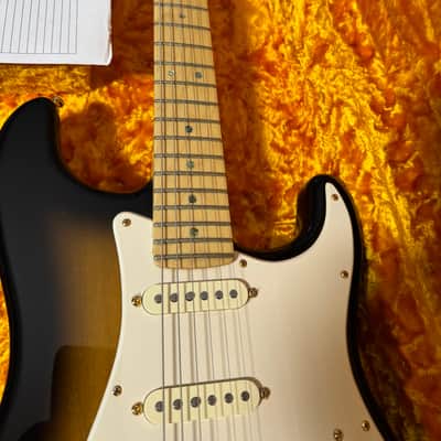 Fender 50th Anniversary American Deluxe Stratocaster 2004 - Sunburst image 4