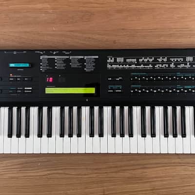 Yamaha DX7IIFD 16-Voice Synthesizer with Floppy Drive 1986 - 1989 - Black image 2