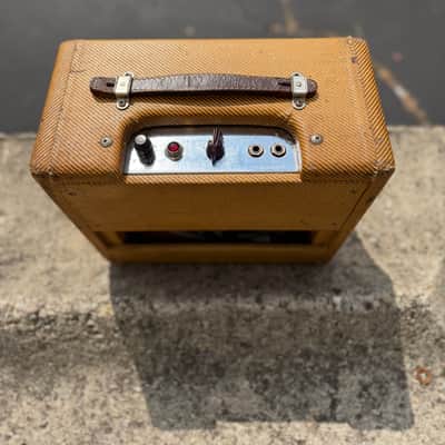 Fender Champ 5F1 Narrow Panel 5-Watt 1x8" Guitar Combo 1958 - 1964 - Tweed image 3