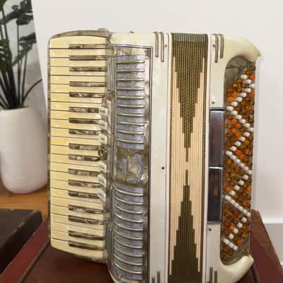 Noble Piano Accordion, 41/120, LMH, 7 registers, Made in Italy, in excellent playing condition and very good cosmetic condition image 12