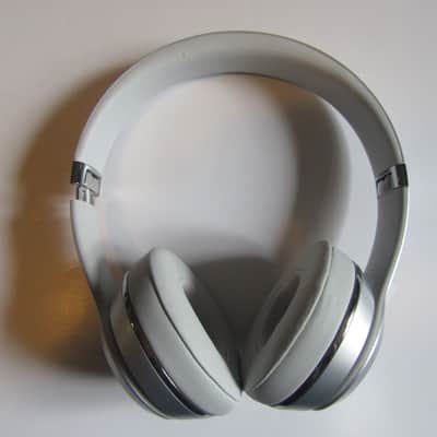 New Beats Solo3 Wireless  2020s image 14
