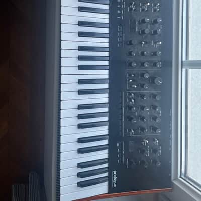Korg Prologue 8 Polyphonic 49-Key 8-Voice Analog Synthesizer 2018 - Present - Black/Wood image 3