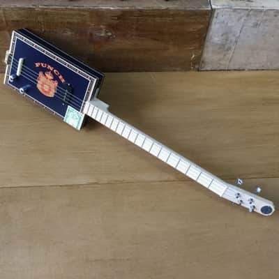 Cigar box  guitar 4 cordes StLouis Punch micro 4 plots image 10