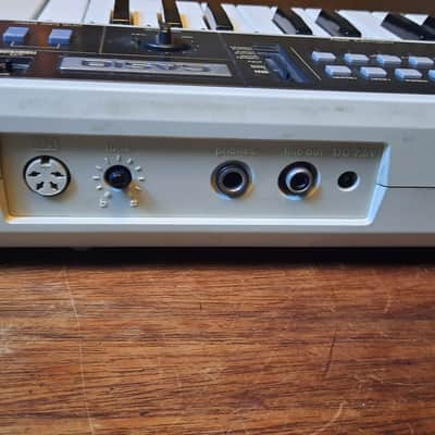 Casio MT-70 Casiotone 49-Key Synthesizer 1982 - 1984 - White / Black image 6