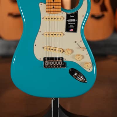 Fender American Professional II Stratocaster with Maple Fretboard 2020 - Present - Miami Blue image 2