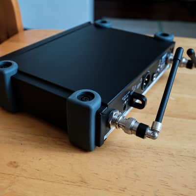 Shure SLX14 Wireless Guitar System - H19 Band - Black image 4