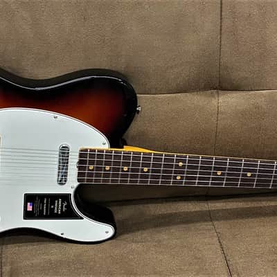 Fender American Vintage II '63 Telecaster 2022 - Present - 3-Color Sunburst image 6