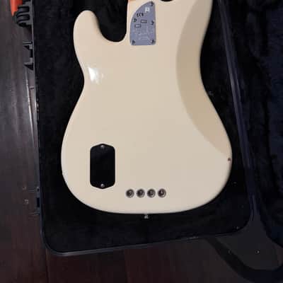 Fender American Deluxe Precision Bass with Rosewood Fretboard 2011 - 2015 - Olympic White image 3