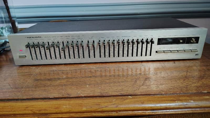 Realistic 31-2009 12 band equalizer in excellent condition - 1980's image 1