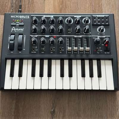 Arturia MicroBrute 25-Key Synthesizer 2014 - Present - Black