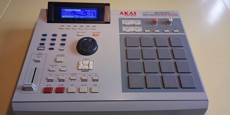 Akai MPC2000XL – 32 MB RAM – CF Drive Excellent Condition – Classic MPC Groove image 1