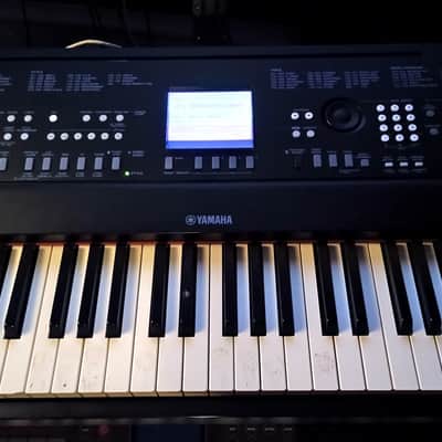 Yamaha DGX-650 2010s - Black