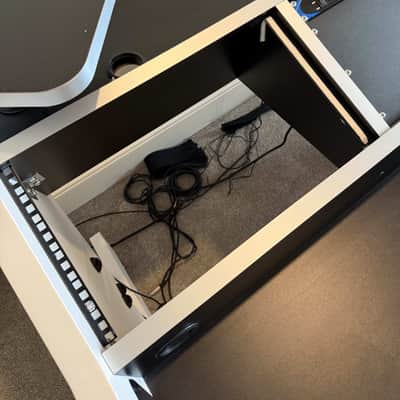 studio desk Virtuoso 2018 - Black and White image 5